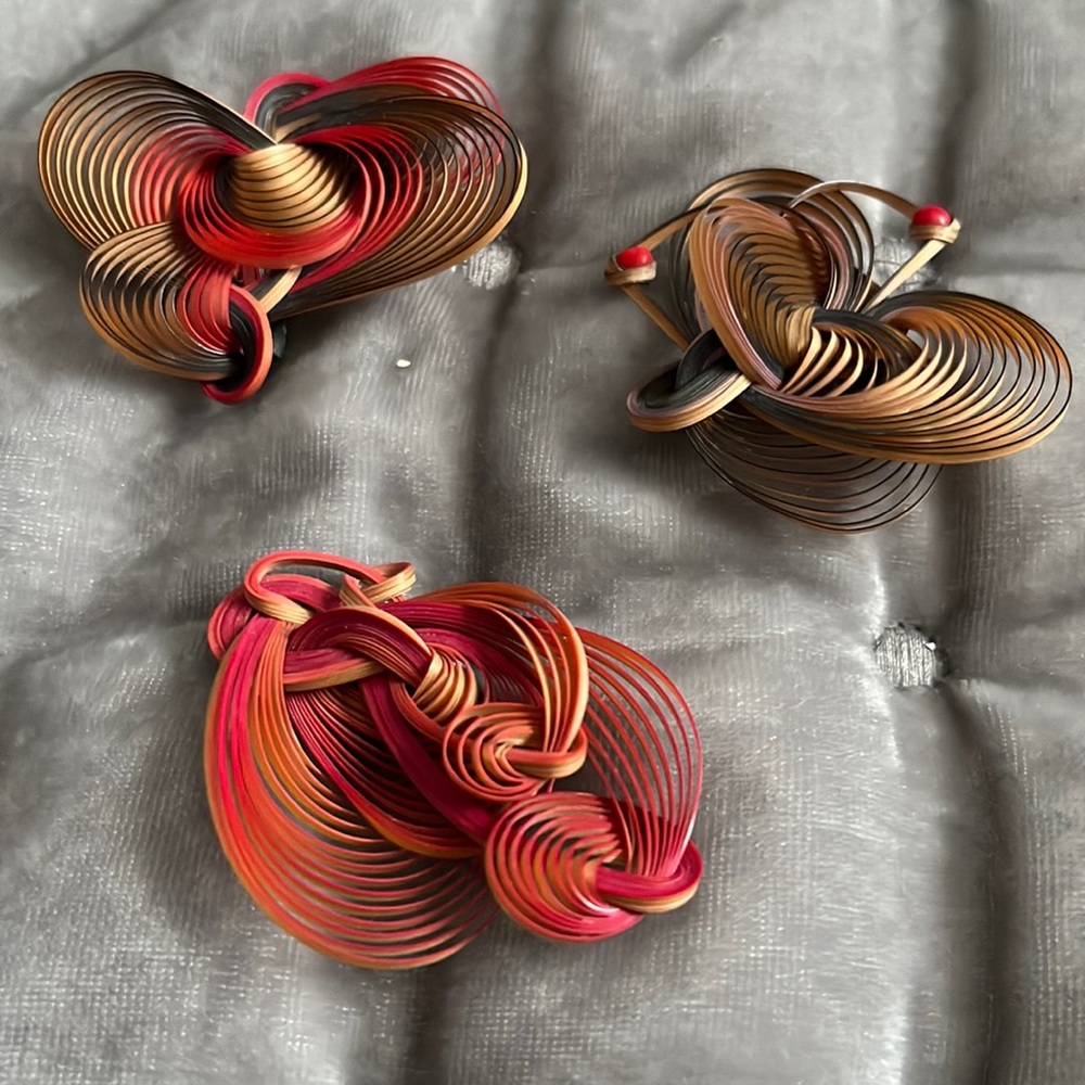 Bundle Vintage quilled reed straw brooches